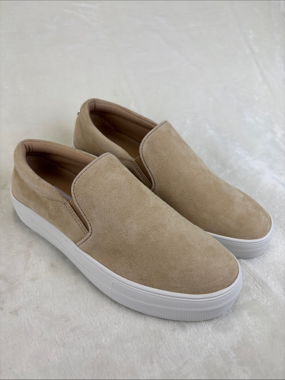 STEVE MADDEN Gills Tan Suede Slipon Sneakers Size 8